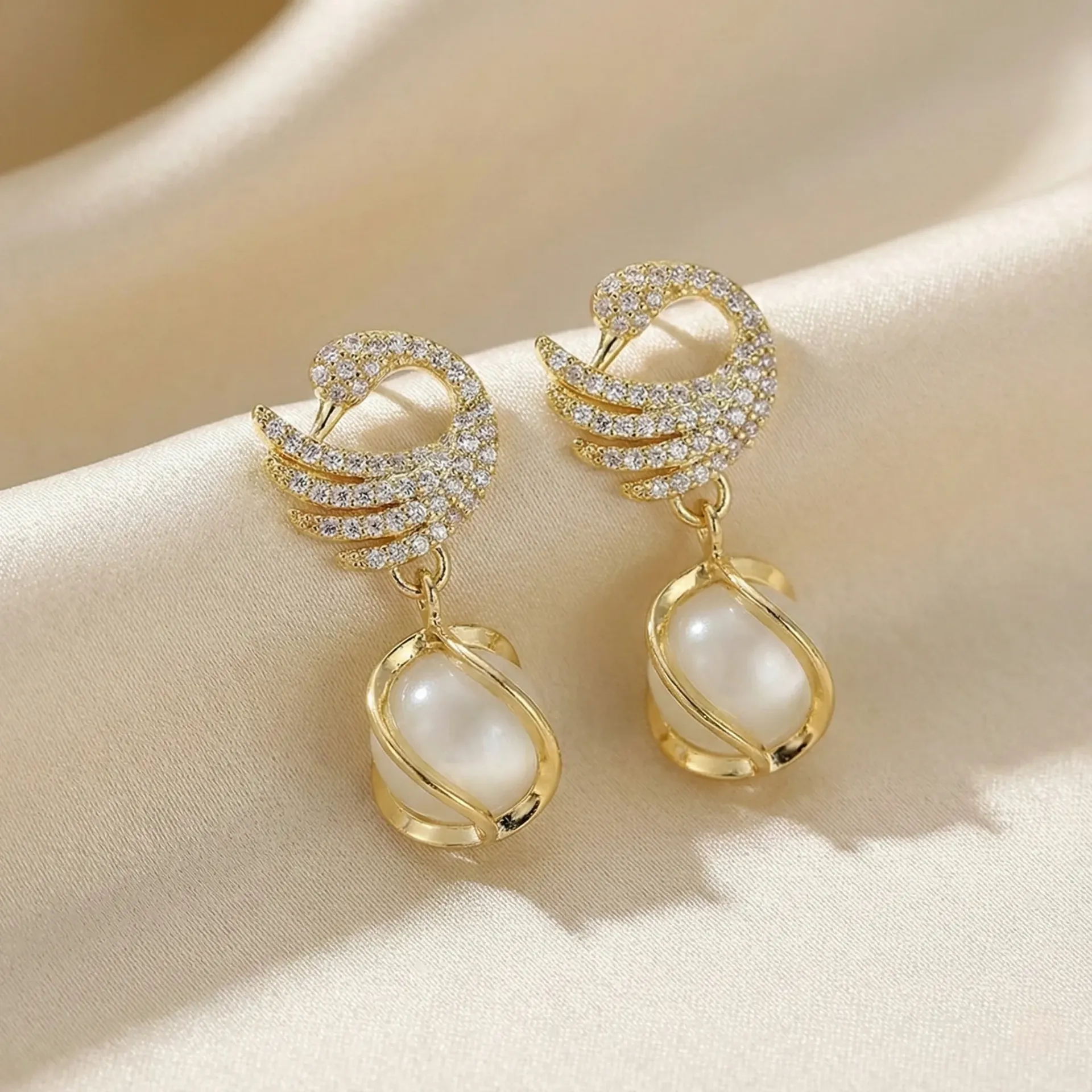 Golden Swan Luxe Drops